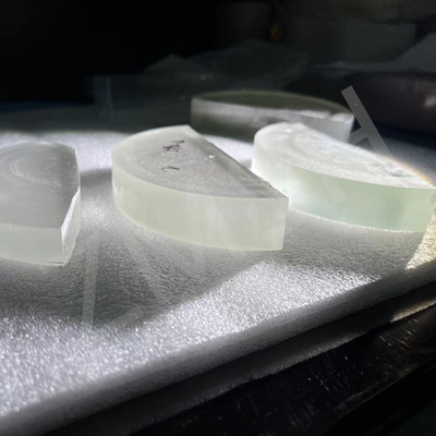 kupować Białe kryształy Moissanite SiC czysto przejrzyste Ultra twarde dla przemysłu biżuterii produkcja online